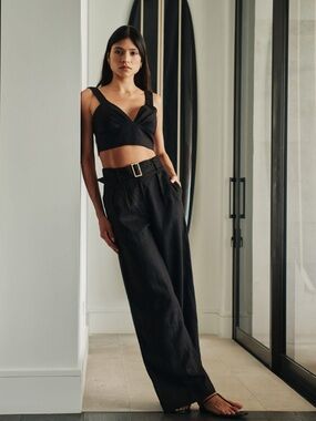 HEVRON minimalist stunning Levy Linen Top in Black